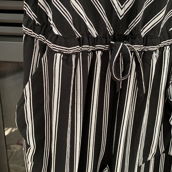 5/$20 Fred & David cropped wide leg jumpsuit sz S, black & white stripe. V neck. - Picture 3 of 6